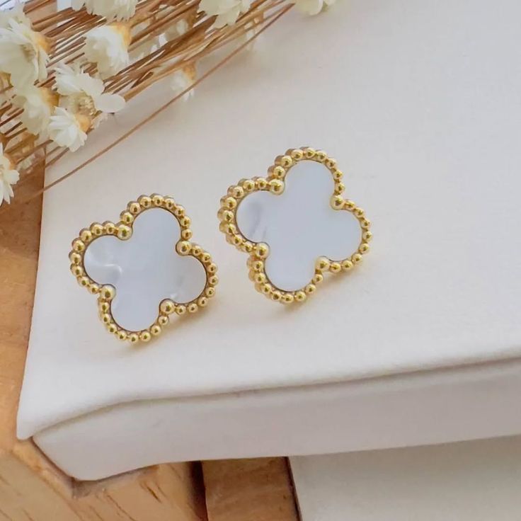 گوشواره استیل ونکلیف سفید طللیی میخی