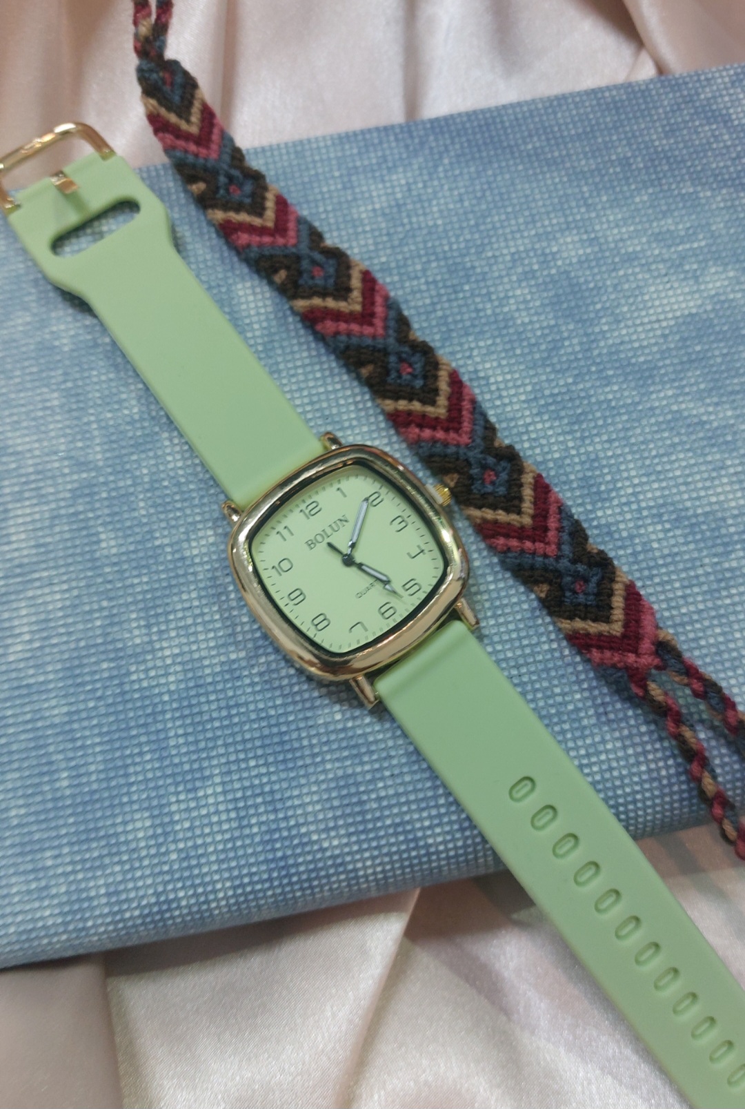ساعت بولون سبز طرح اپل واچ و دستبند بافت