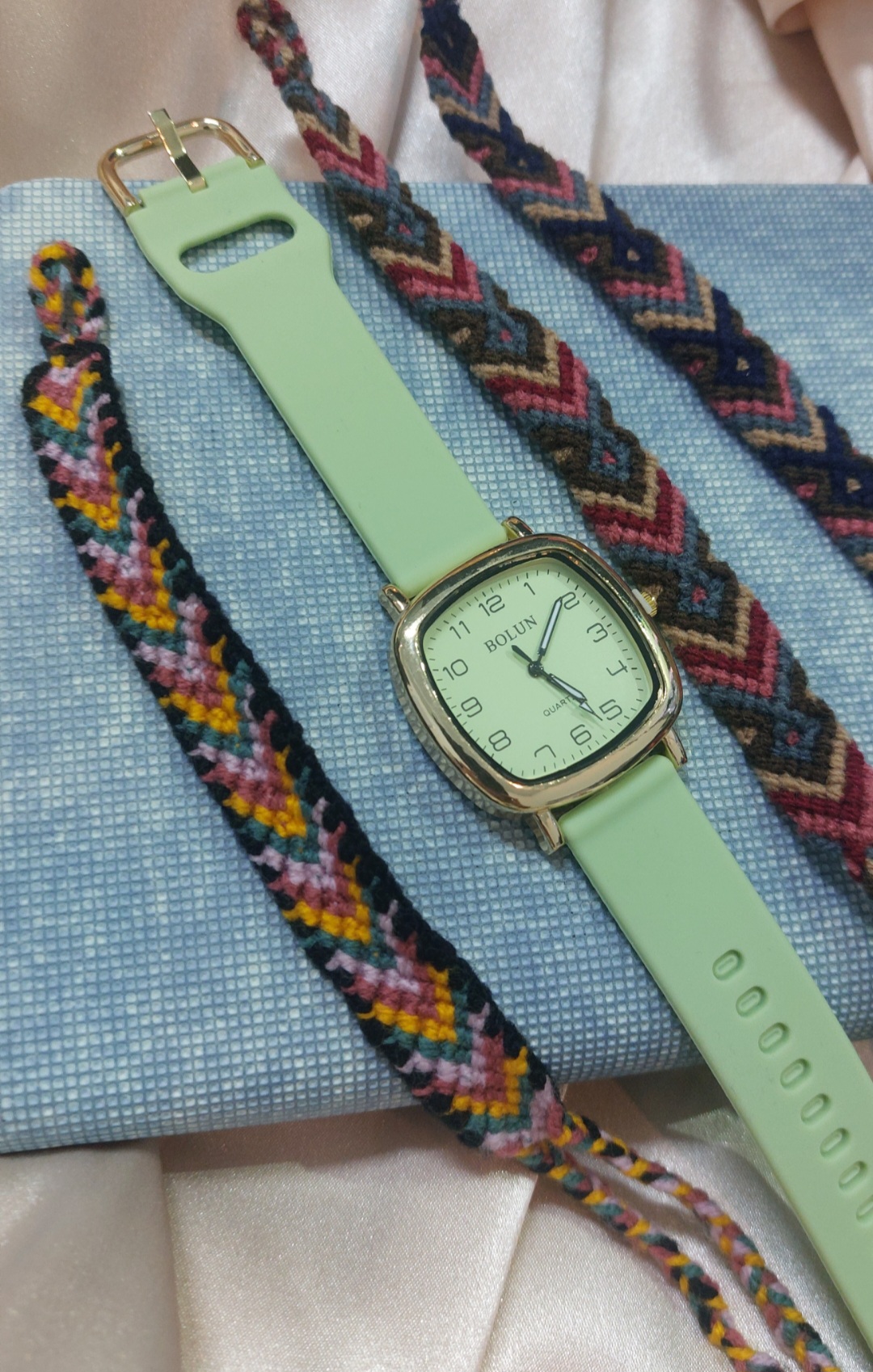 ساعت بولون سبز طرح اپل واچ و دستبند بافت