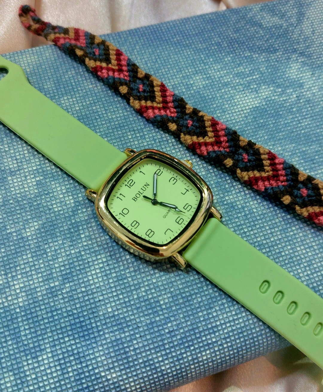 ساعت بولون سبز طرح اپل واچ و دستبند بافت