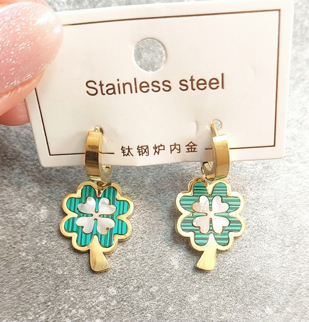 گوشواره ونکلیف سبز