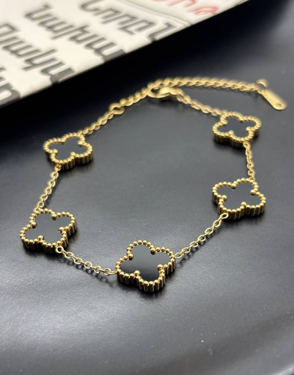 دستبند ونکلیف طلایی و مشکی