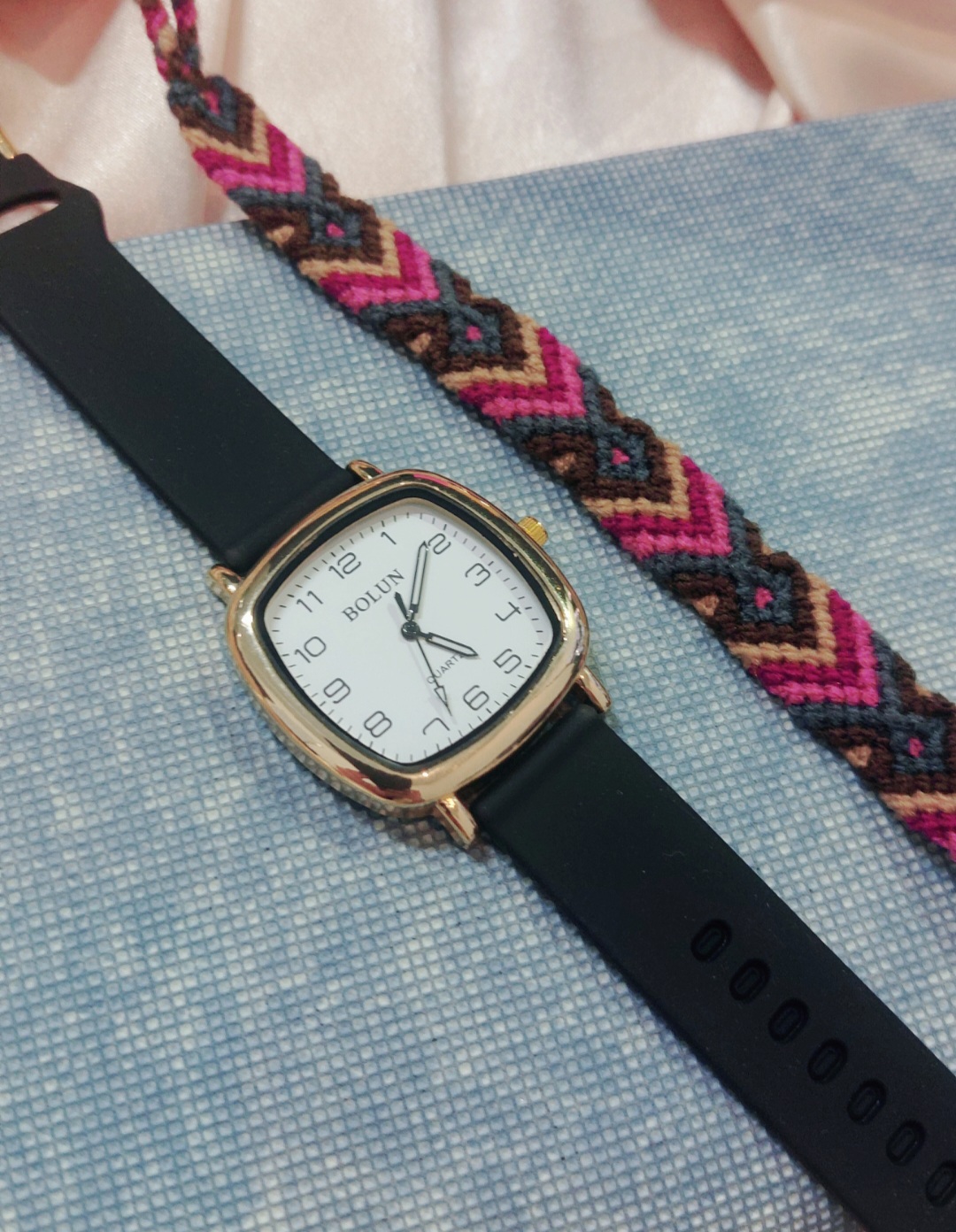 ساعت بولون طرح اپل